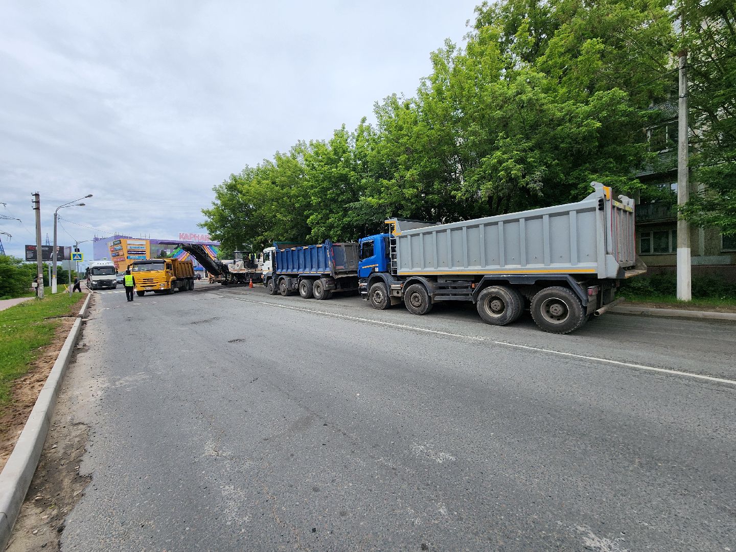 чехов, улица мира, дорожный ремонт, обновление тротуара, проезжая часть, замена покрытия, обустройство парковок, автостоянки, госпрограмма московской области,  развитие дорожного комплекса,