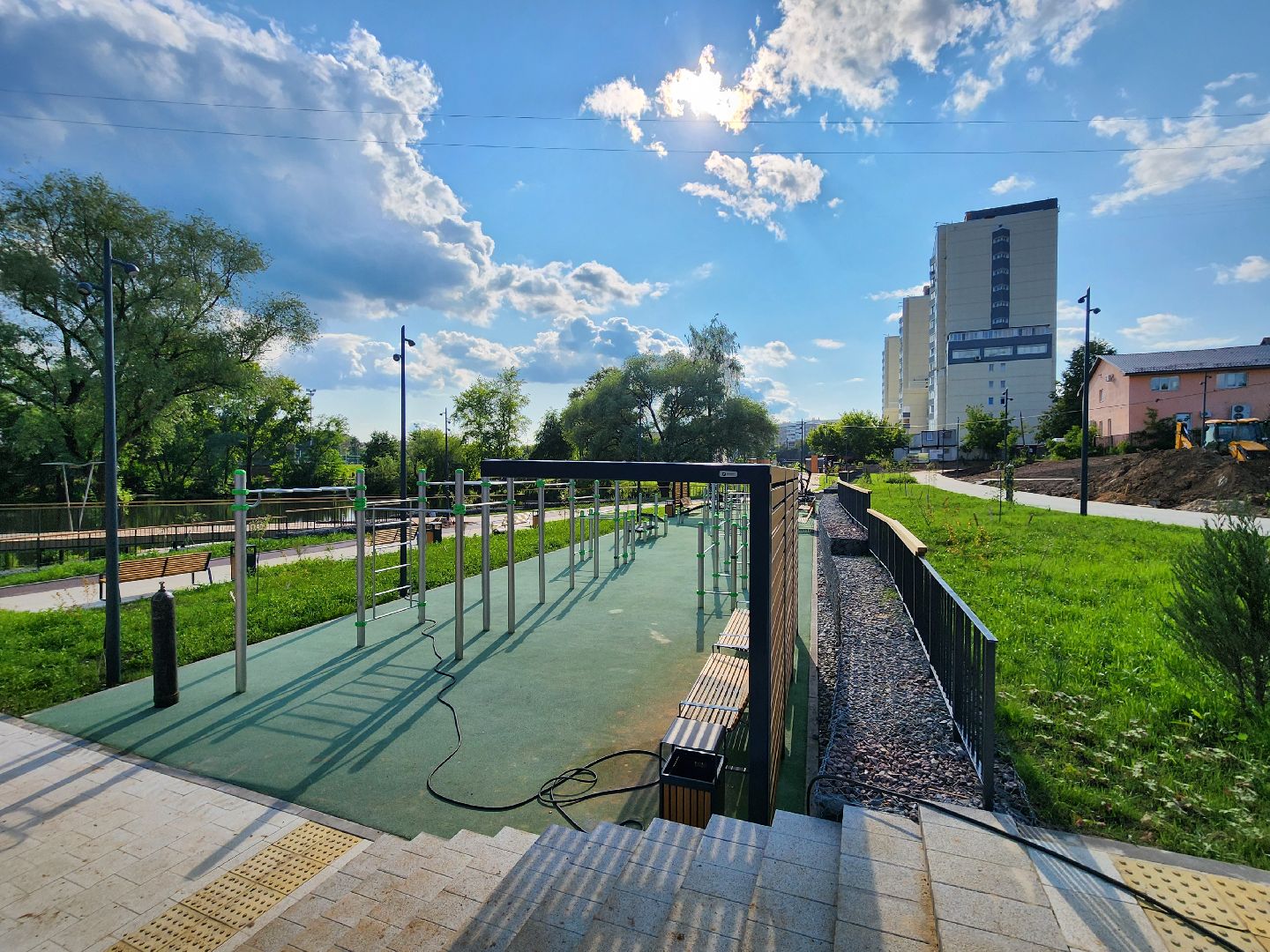 чехов, улица береговая, набережная реки теребенка, благоустройство, реконструкция, обновление, спортивные площадки, детские площадки, игровые комплексы, тренажеры, настольный теннис, место для выгула собак, смотровая площадка, госпрограмма московской области, формирование комфортной городской среды,