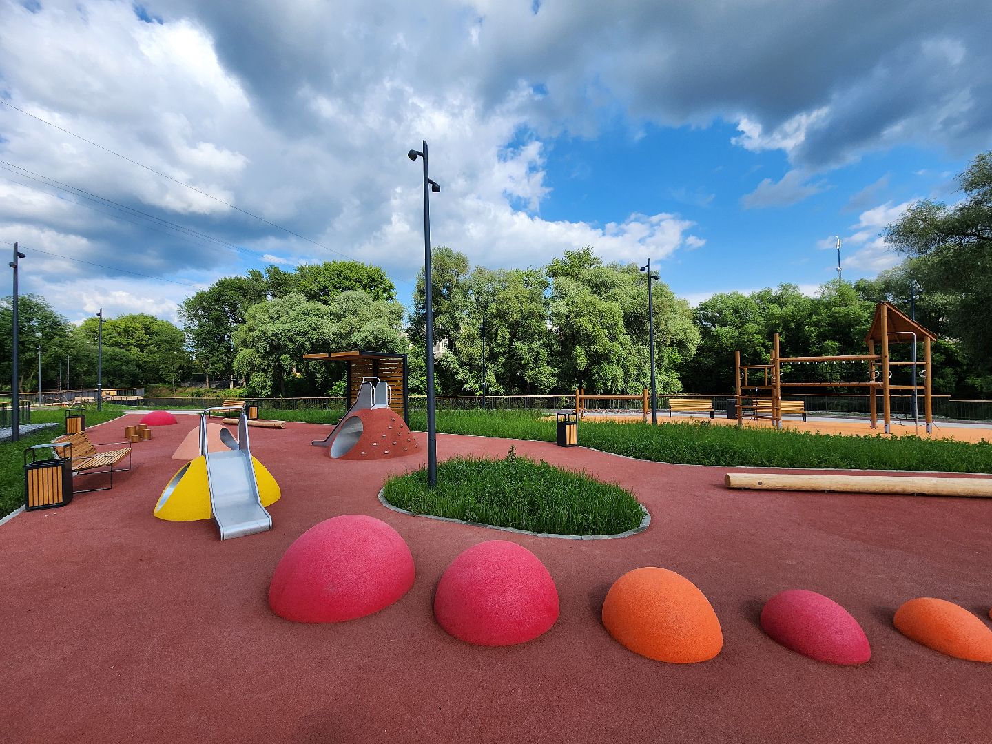 чехов, улица береговая, набережная реки теребенка, благоустройство, реконструкция, обновление, спортивные площадки, детские площадки, игровые комплексы, тренажеры, настольный теннис, место для выгула собак, смотровая площадка, госпрограмма московской области, формирование комфортной городской среды,