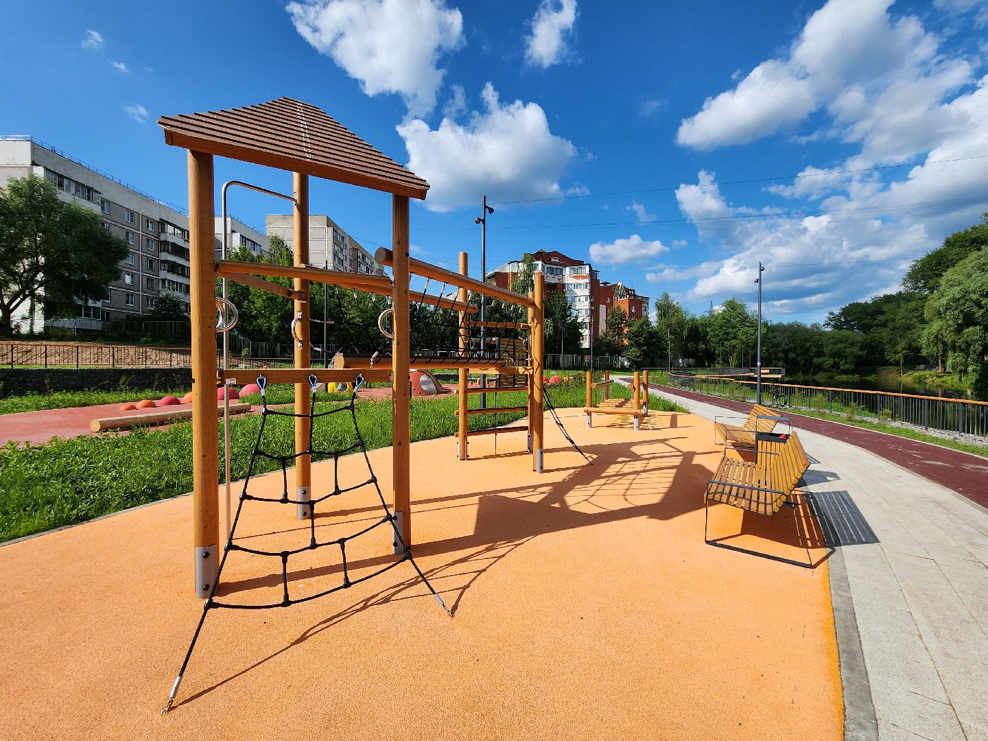 чехов, улица береговая, набережная реки теребенка, благоустройство, реконструкция, обновление, спортивные площадки, детские площадки, игровые комплексы, тренажеры, настольный теннис, место для выгула собак, смотровая площадка, госпрограмма московской области, формирование комфортной городской среды,