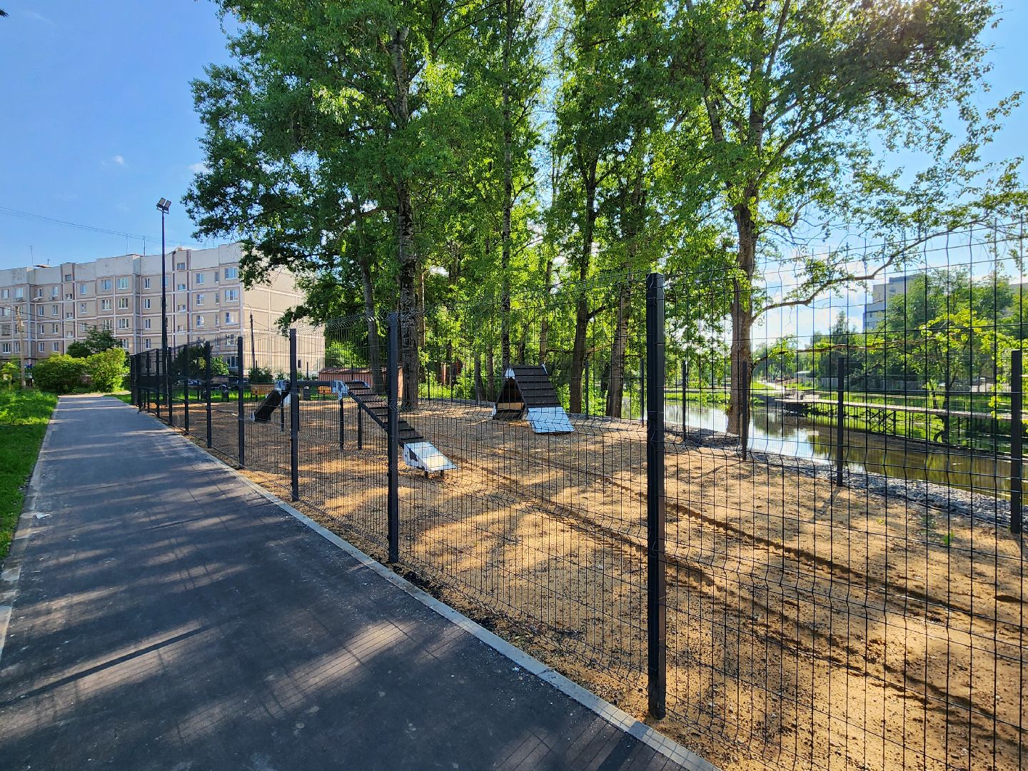 чехов, улица береговая, набережная реки теребенка, благоустройство, реконструкция, обновление, спортивные площадки, детские площадки, игровые комплексы, тренажеры, настольный теннис, место для выгула собак, смотровая площадка, госпрограмма московской области, формирование комфортной городской среды,