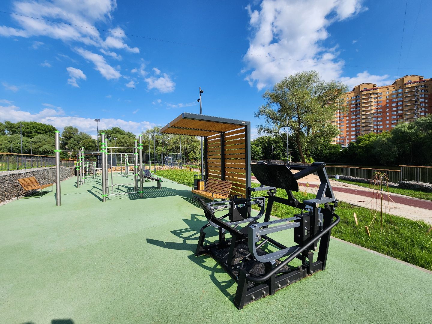 чехов, улица береговая, набережная реки теребенка, благоустройство, реконструкция, обновление, спортивные площадки, детские площадки, игровые комплексы, тренажеры, настольный теннис, место для выгула собак, смотровая площадка, госпрограмма московской области, формирование комфортной городской среды,