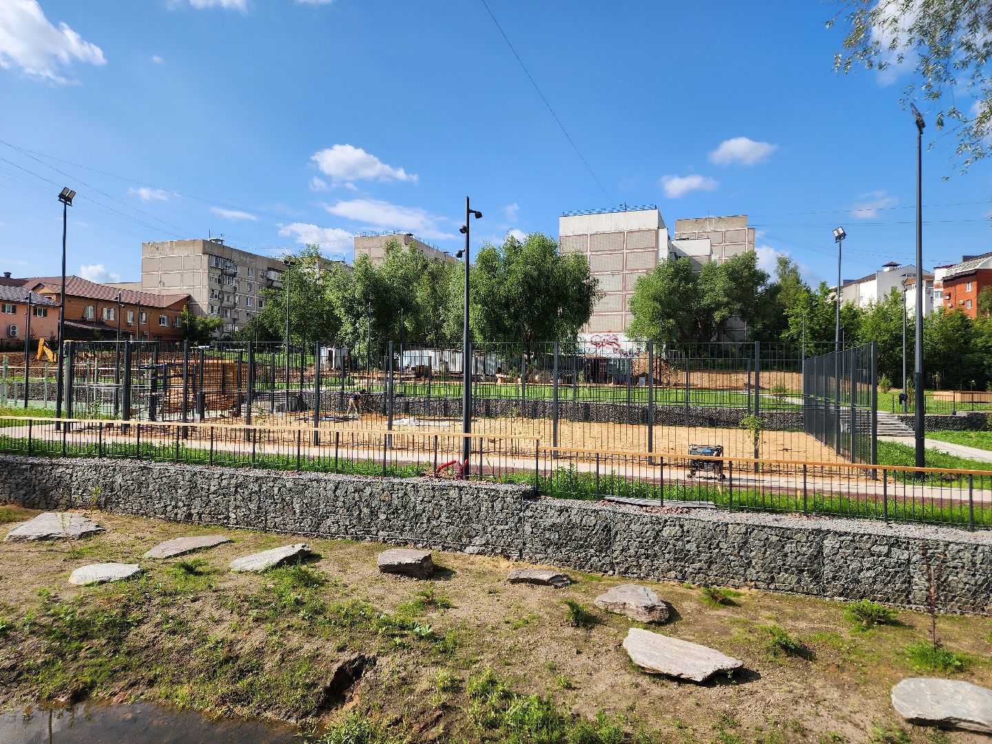 чехов, улица береговая, набережная реки теребенка, благоустройство, реконструкция, обновление, спортивные площадки, детские площадки, игровые комплексы, тренажеры, настольный теннис, место для выгула собак, смотровая площадка, госпрограмма московской области, формирование комфортной городской среды,