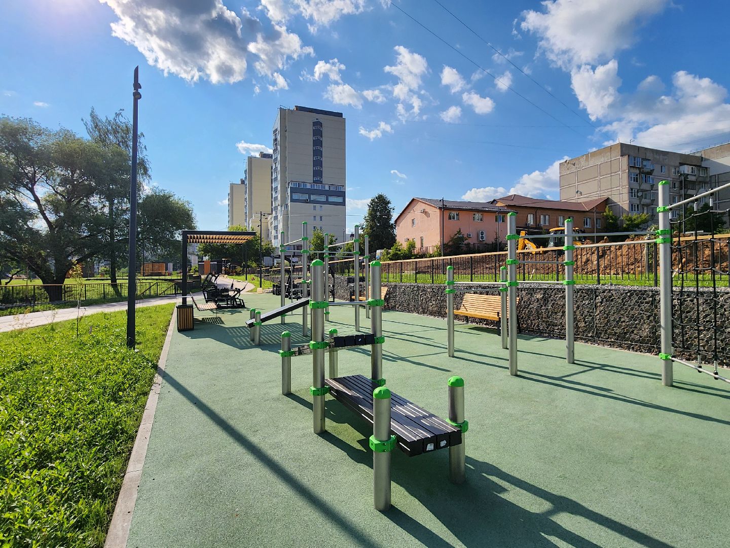 чехов, улица береговая, набережная реки теребенка, благоустройство, реконструкция, обновление, спортивные площадки, детские площадки, игровые комплексы, тренажеры, настольный теннис, место для выгула собак, смотровая площадка, госпрограмма московской области, формирование комфортной городской среды,