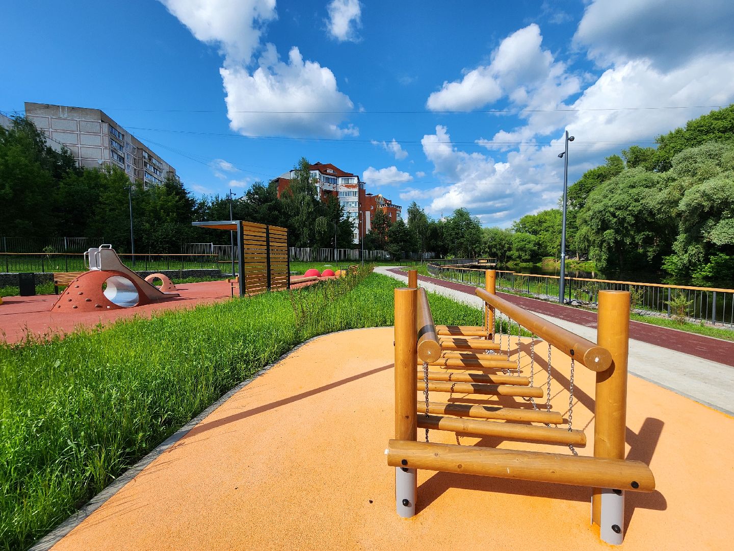 чехов, улица береговая, набережная реки теребенка, благоустройство, реконструкция, обновление, спортивные площадки, детские площадки, игровые комплексы, тренажеры, настольный теннис, место для выгула собак, смотровая площадка, госпрограмма московской области, формирование комфортной городской среды,