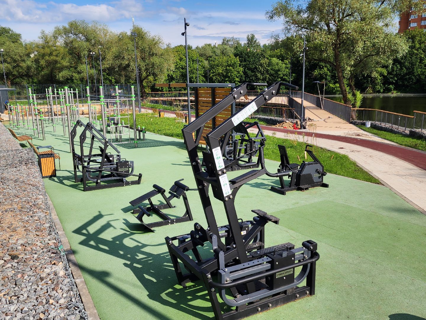 чехов, улица береговая, набережная реки теребенка, благоустройство, реконструкция, обновление, спортивные площадки, детские площадки, игровые комплексы, тренажеры, настольный теннис, место для выгула собак, смотровая площадка, госпрограмма московской области, формирование комфортной городской среды,