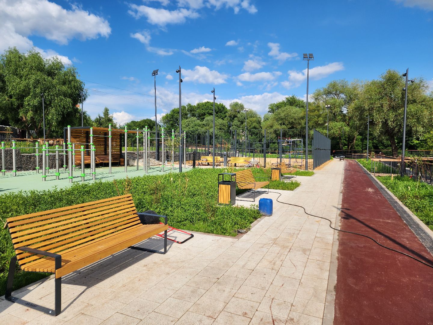 чехов, улица береговая, набережная реки теребенка, благоустройство, реконструкция, обновление, спортивные площадки, детские площадки, игровые комплексы, тренажеры, настольный теннис, место для выгула собак, смотровая площадка, госпрограмма московской области, формирование комфортной городской среды,