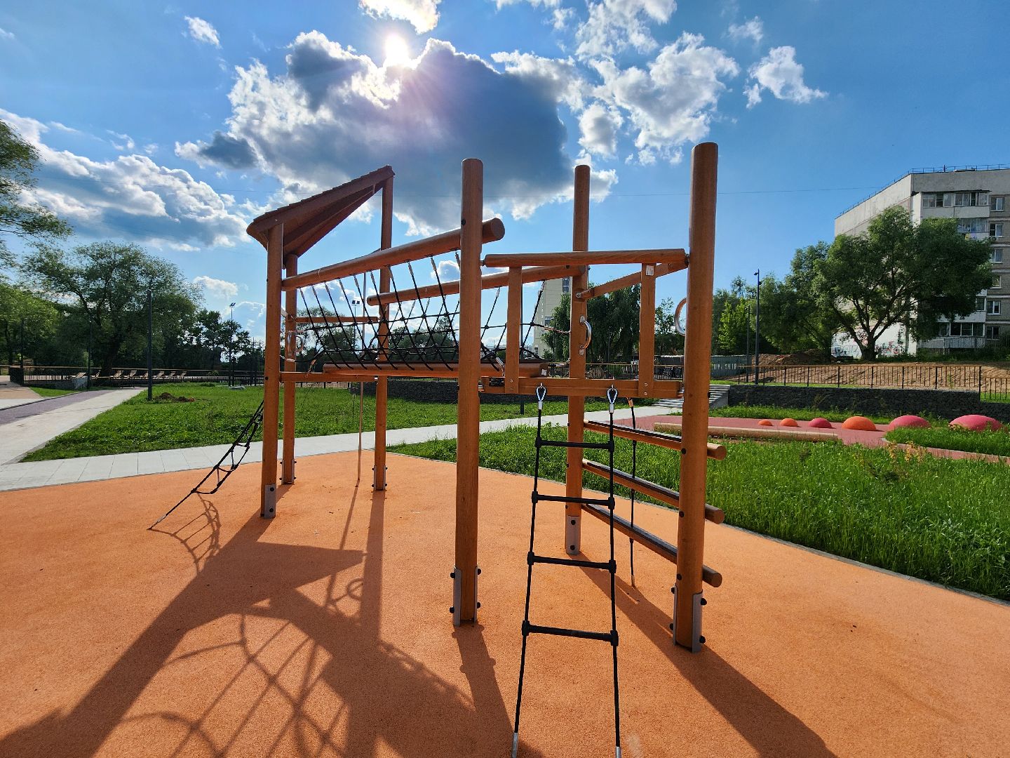 чехов, улица береговая, набережная реки теребенка, благоустройство, реконструкция, обновление, спортивные площадки, детские площадки, игровые комплексы, тренажеры, настольный теннис, место для выгула собак, смотровая площадка, госпрограмма московской области, формирование комфортной городской среды,