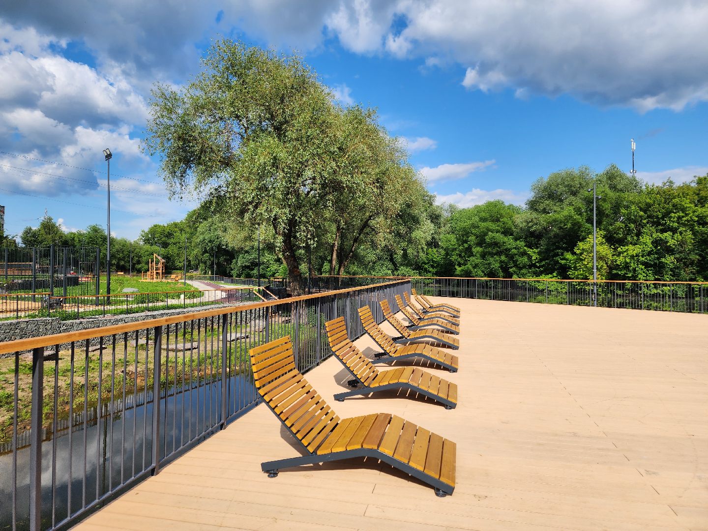 чехов, улица береговая, набережная реки теребенка, благоустройство, реконструкция, обновление, спортивные площадки, детские площадки, игровые комплексы, тренажеры, настольный теннис, место для выгула собак, смотровая площадка, госпрограмма московской области, формирование комфортной городской среды,