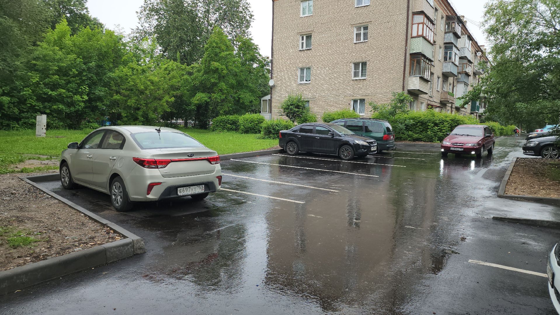 кашира, благоустройство, ожерелье, дворы, комплексное благоустройство двора, программа губернатора, асфальт, бордюры, парковка,