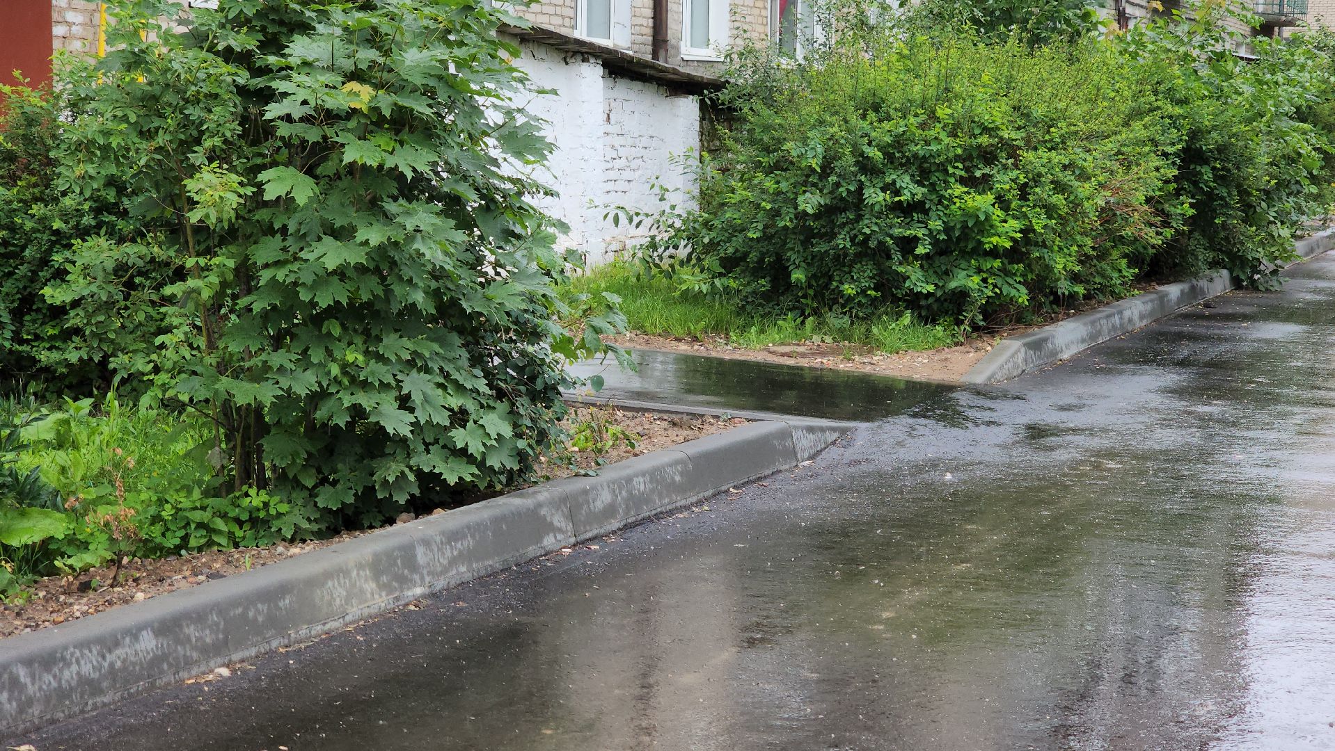 кашира, благоустройство, ожерелье, дворы, комплексное благоустройство двора, программа губернатора, асфальт, бордюры, парковка,