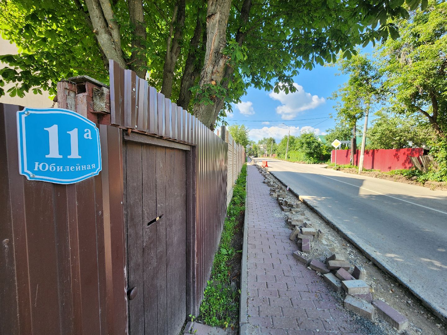 чехов, улица лопасненских ополченцев, дорожный ремонт, укладка бордюров, замена покрытия, ремонт дорог, госпрограмма московской области, развитие дорожного комплекса ,