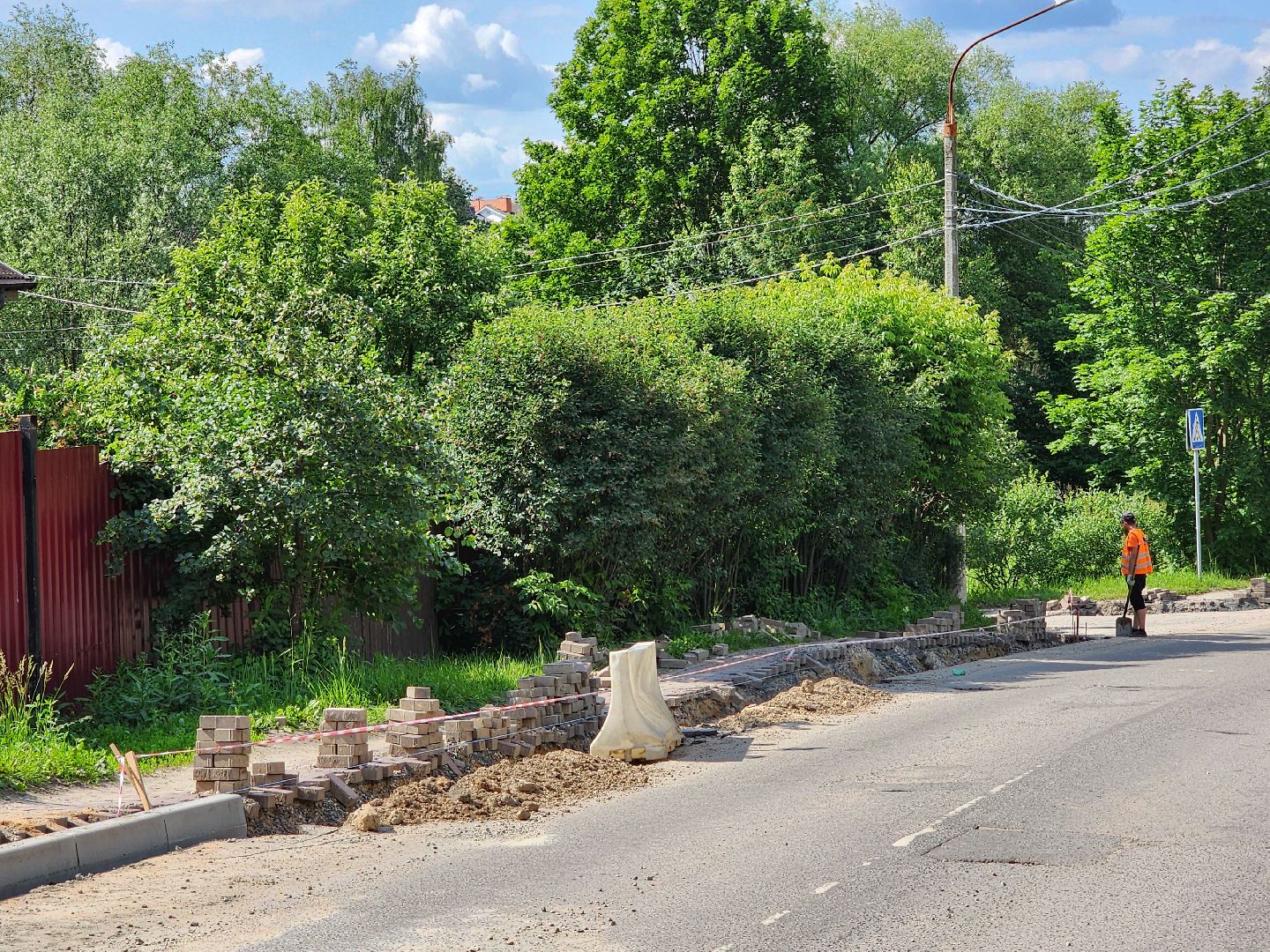 чехов, улица лопасненских ополченцев, дорожный ремонт, укладка бордюров, замена покрытия, ремонт дорог, госпрограмма московской области, развитие дорожного комплекса ,