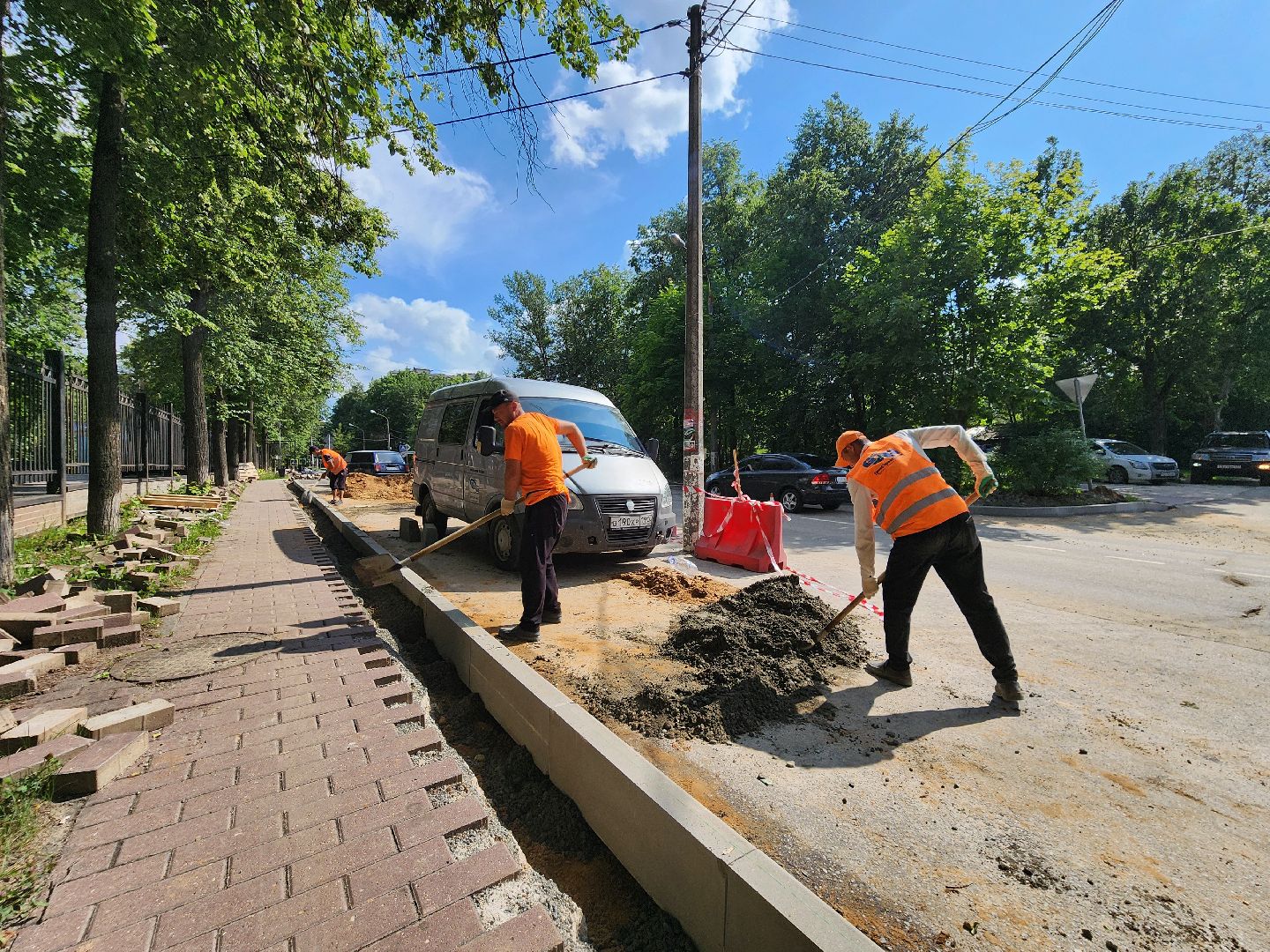чехов, улица лопасненских ополченцев, дорожный ремонт, укладка бордюров, замена покрытия, ремонт дорог, госпрограмма московской области, развитие дорожного комплекса ,