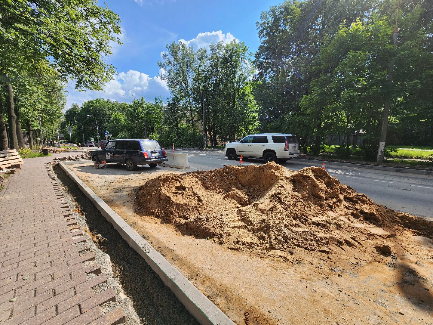 чехов, улица лопасненских ополченцев, дорожный ремонт, укладка бордюров, замена покрытия, ремонт дорог, госпрограмма московской области, развитие дорожного комплекса ,