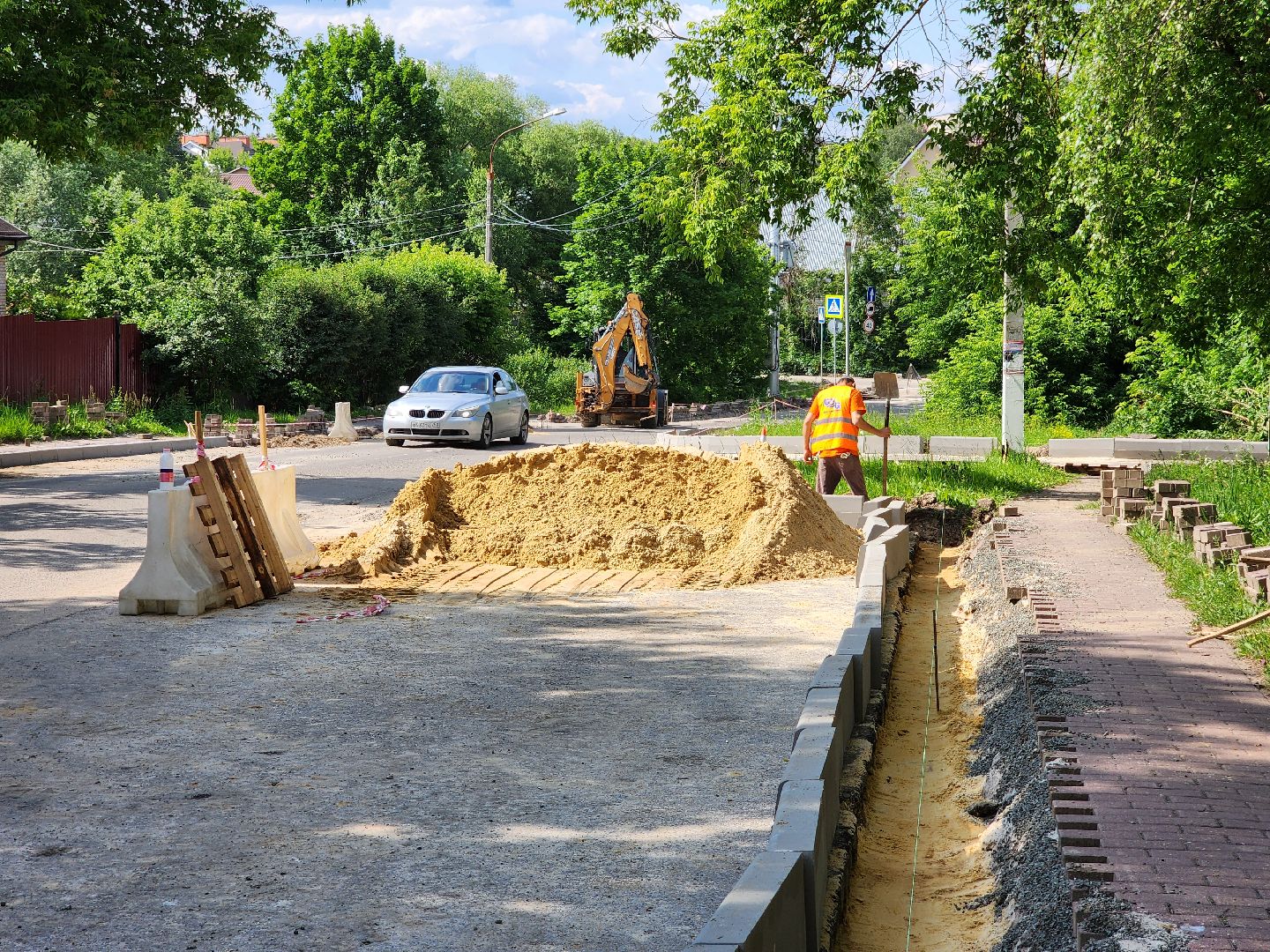 чехов, улица лопасненских ополченцев, дорожный ремонт, укладка бордюров, замена покрытия, ремонт дорог, госпрограмма московской области, развитие дорожного комплекса ,