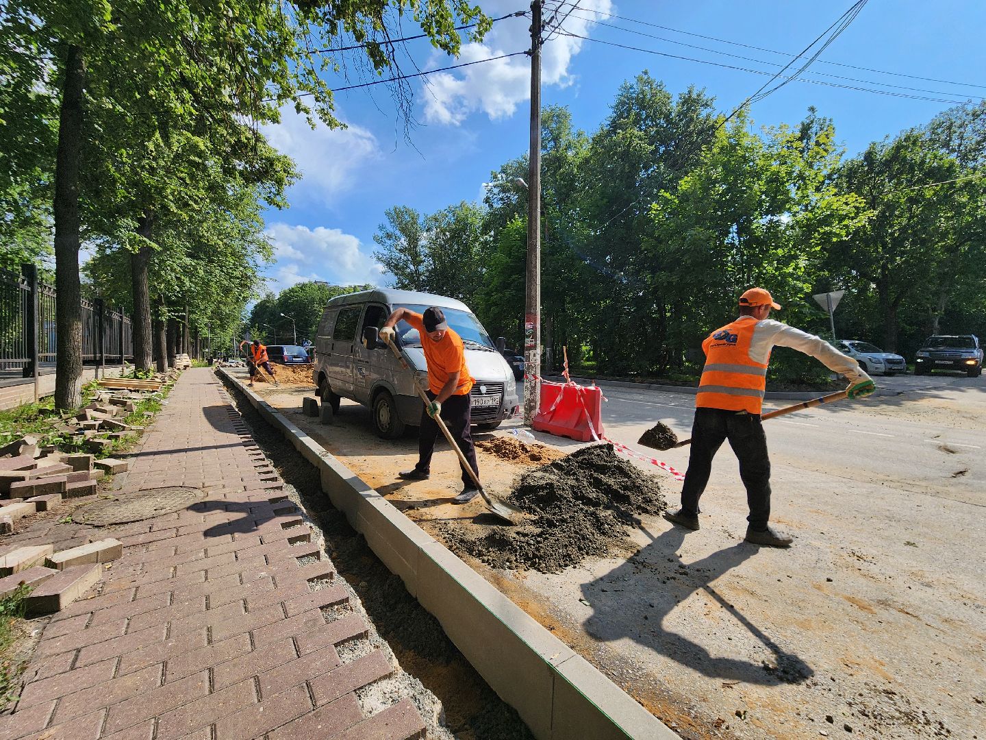 чехов, улица лопасненских ополченцев, дорожный ремонт, укладка бордюров, замена покрытия, ремонт дорог, госпрограмма московской области, развитие дорожного комплекса ,