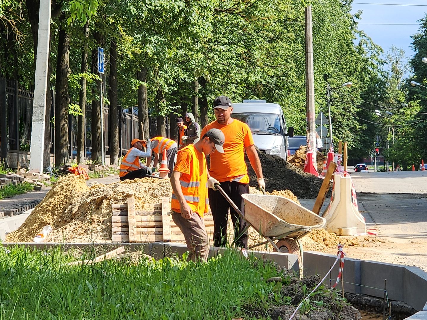 чехов, улица лопасненских ополченцев, дорожный ремонт, укладка бордюров, замена покрытия, ремонт дорог, госпрограмма московской области, развитие дорожного комплекса ,