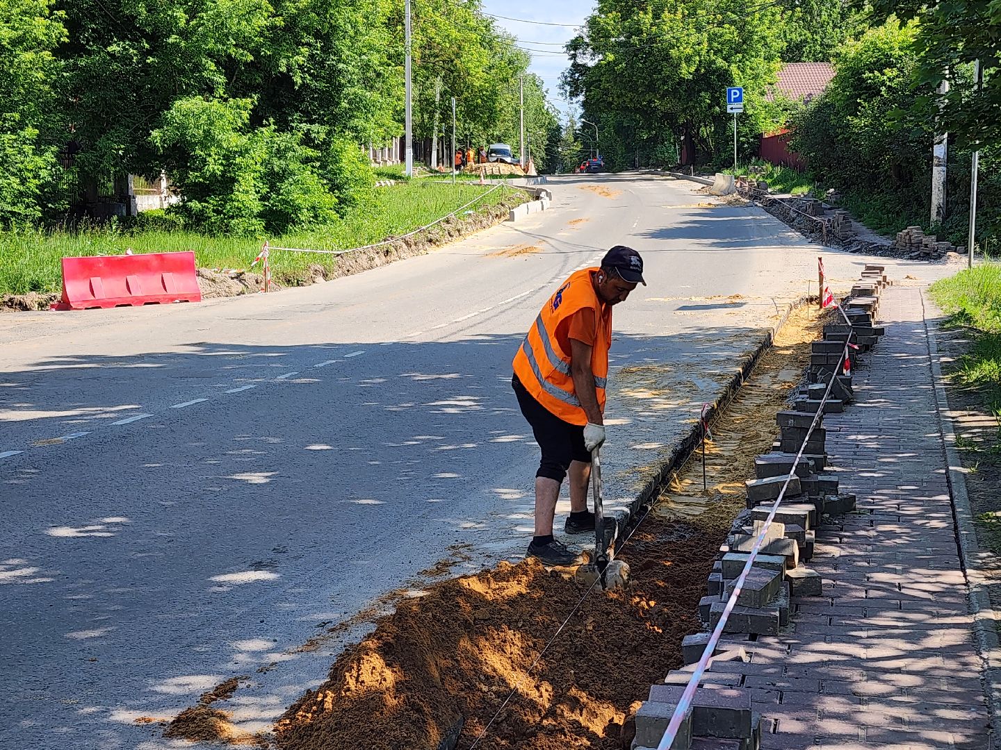 чехов, улица лопасненских ополченцев, дорожный ремонт, укладка бордюров, замена покрытия, ремонт дорог, госпрограмма московской области, развитие дорожного комплекса ,