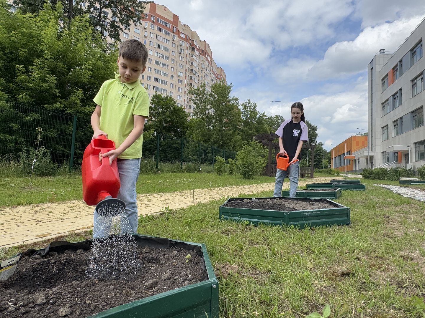 Гимназия 1 им Героя Российской Федерации А.В. Баландина, Балашиха, аптекарский огород,