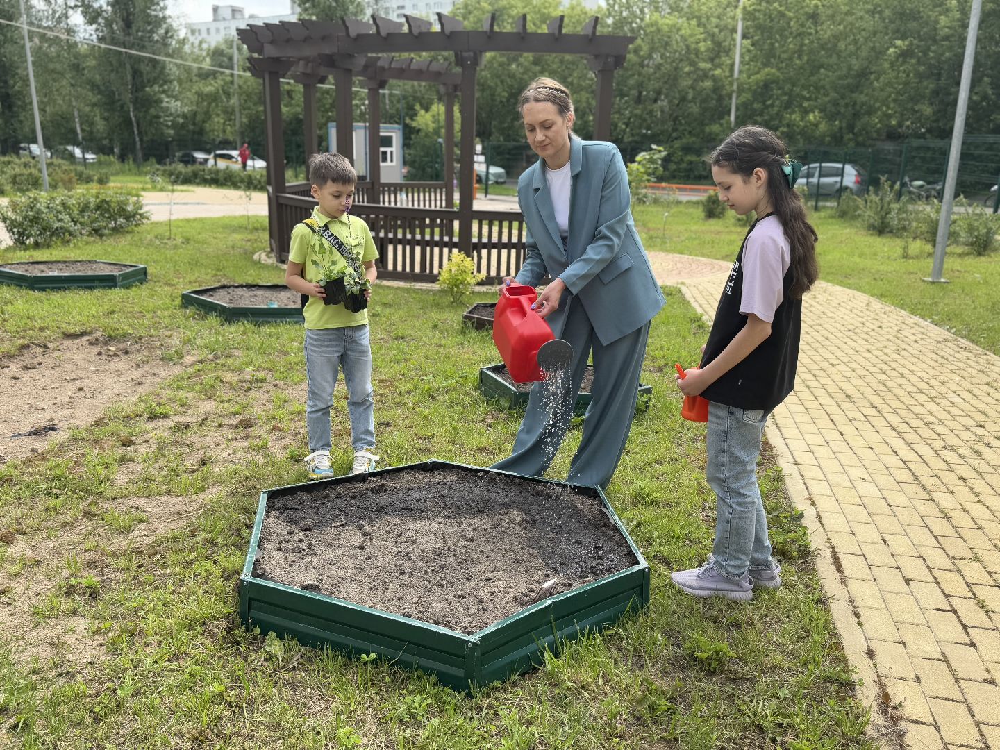 Гимназия 1 им Героя Российской Федерации А.В. Баландина, Балашиха, аптекарский огород,