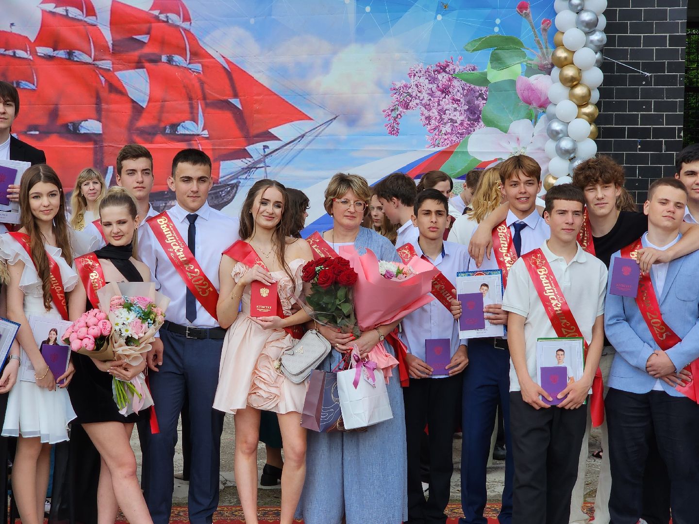 чехов, гимназия 2, девятиклассники, выпускной бал, аттестаты об общем образовании, вручение аттестатов, директор гимназии марина тарасова, поздравления, педагоги, родители, отличники, победители и призеры олимпиад,