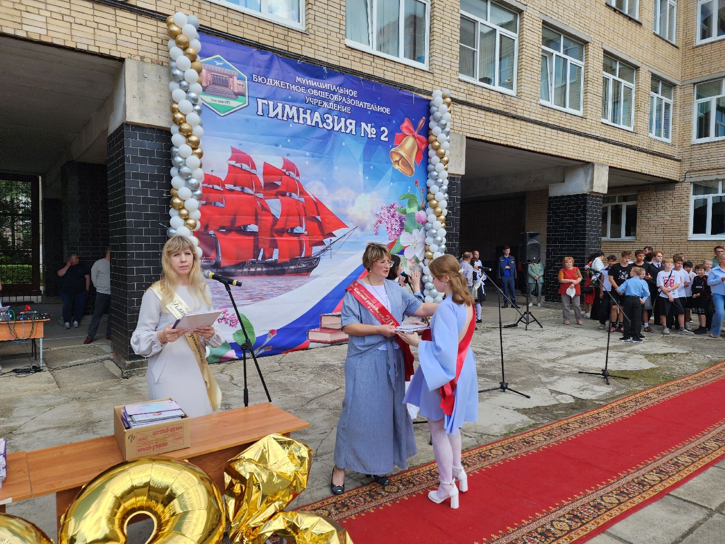чехов, гимназия 2, девятиклассники, выпускной бал, аттестаты об общем образовании, вручение аттестатов, директор гимназии марина тарасова, поздравления, педагоги, родители, отличники, победители и призеры олимпиад,