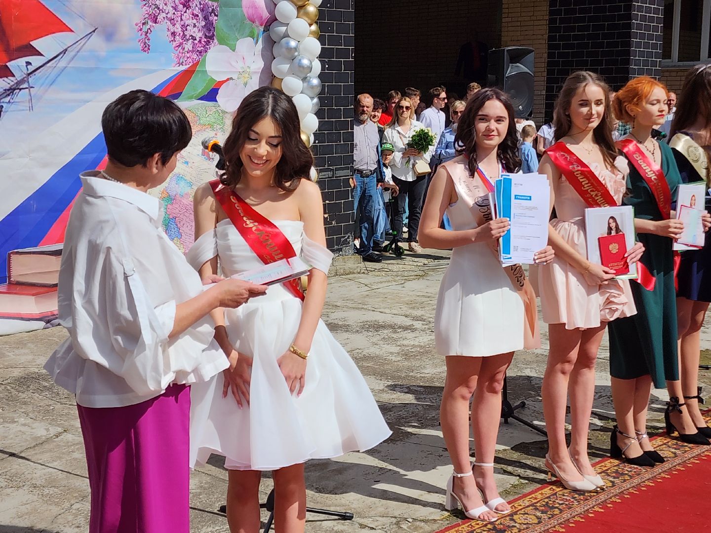 чехов, гимназия 2, девятиклассники, выпускной бал, аттестаты об общем образовании, вручение аттестатов, директор гимназии марина тарасова, поздравления, педагоги, родители, отличники, победители и призеры олимпиад,