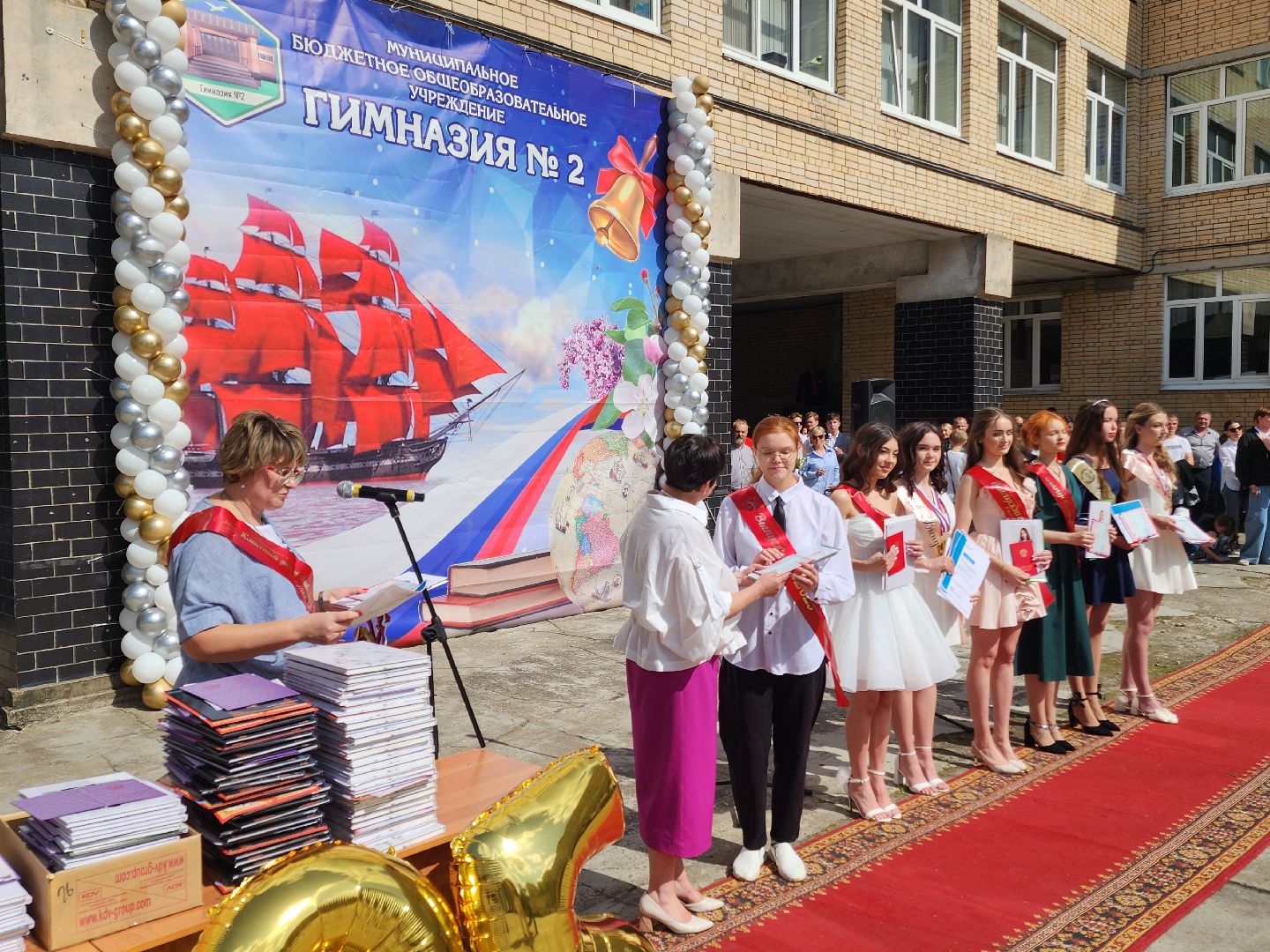 чехов, гимназия 2, девятиклассники, выпускной бал, аттестаты об общем образовании, вручение аттестатов, директор гимназии марина тарасова, поздравления, педагоги, родители, отличники, победители и призеры олимпиад,