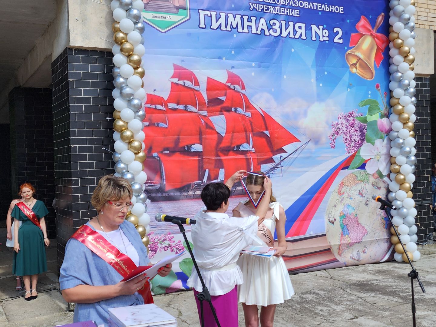 чехов, гимназия 2, девятиклассники, выпускной бал, аттестаты об общем образовании, вручение аттестатов, директор гимназии марина тарасова, поздравления, педагоги, родители, отличники, победители и призеры олимпиад,
