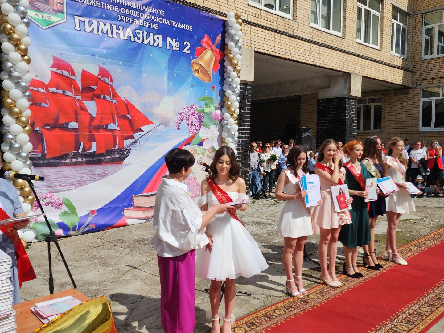 чехов, гимназия 2, девятиклассники, выпускной бал, аттестаты об общем образовании, вручение аттестатов, директор гимназии марина тарасова, поздравления, педагоги, родители, отличники, победители и призеры олимпиад,