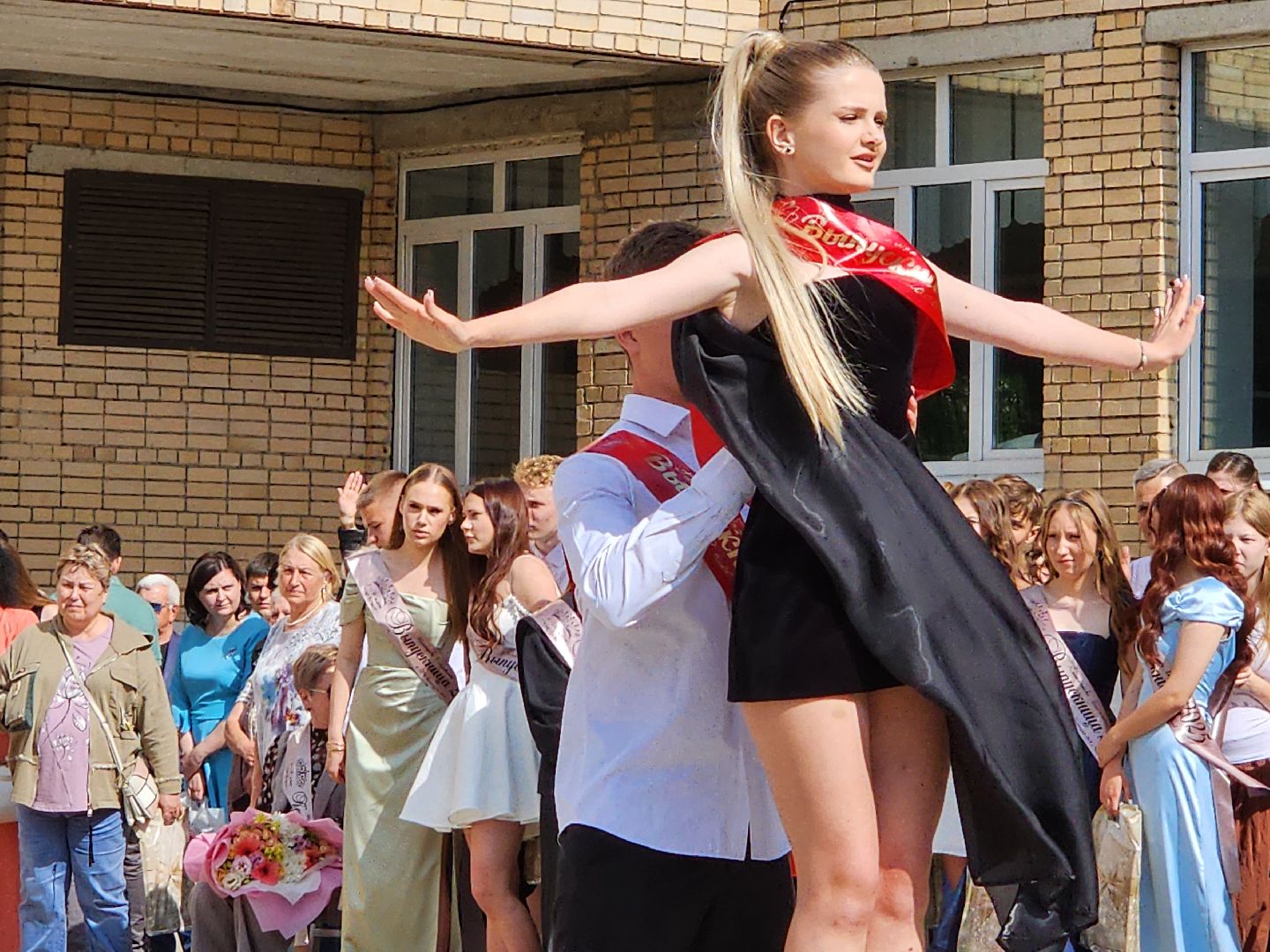 чехов, гимназия 2, девятиклассники, выпускной бал, аттестаты об общем образовании, вручение аттестатов, директор гимназии марина тарасова, поздравления, педагоги, родители, отличники, победители и призеры олимпиад,