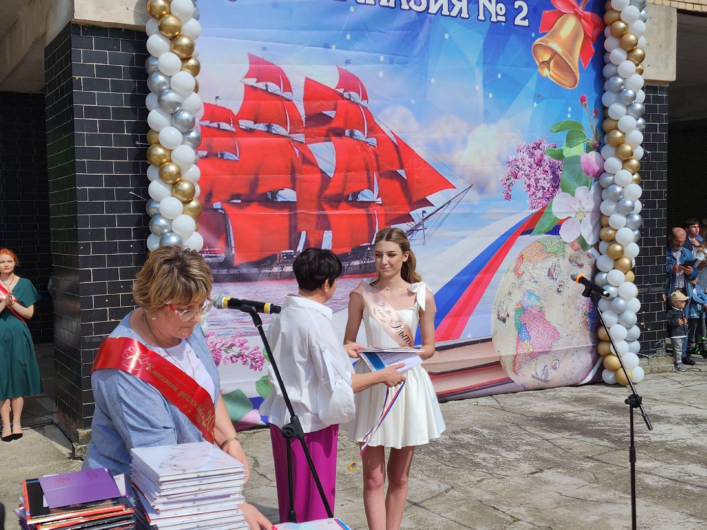 чехов, гимназия 2, девятиклассники, выпускной бал, аттестаты об общем образовании, вручение аттестатов, директор гимназии марина тарасова, поздравления, педагоги, родители, отличники, победители и призеры олимпиад,