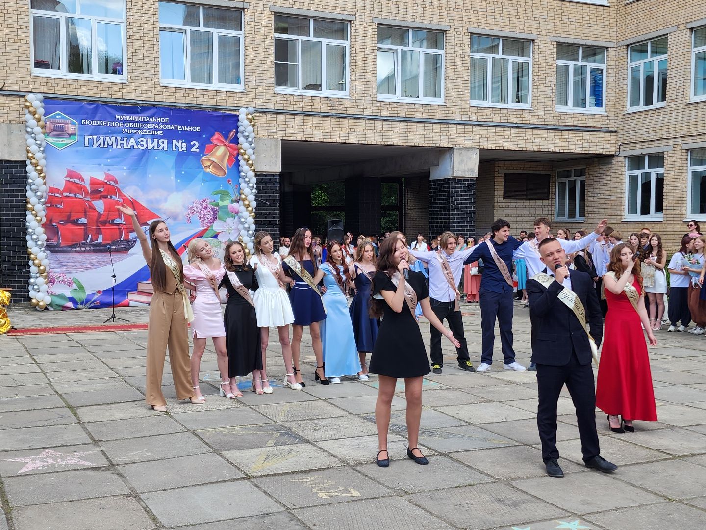 чехов, гимназия 2, девятиклассники, выпускной бал, аттестаты об общем образовании, вручение аттестатов, директор гимназии марина тарасова, поздравления, педагоги, родители, отличники, победители и призеры олимпиад,