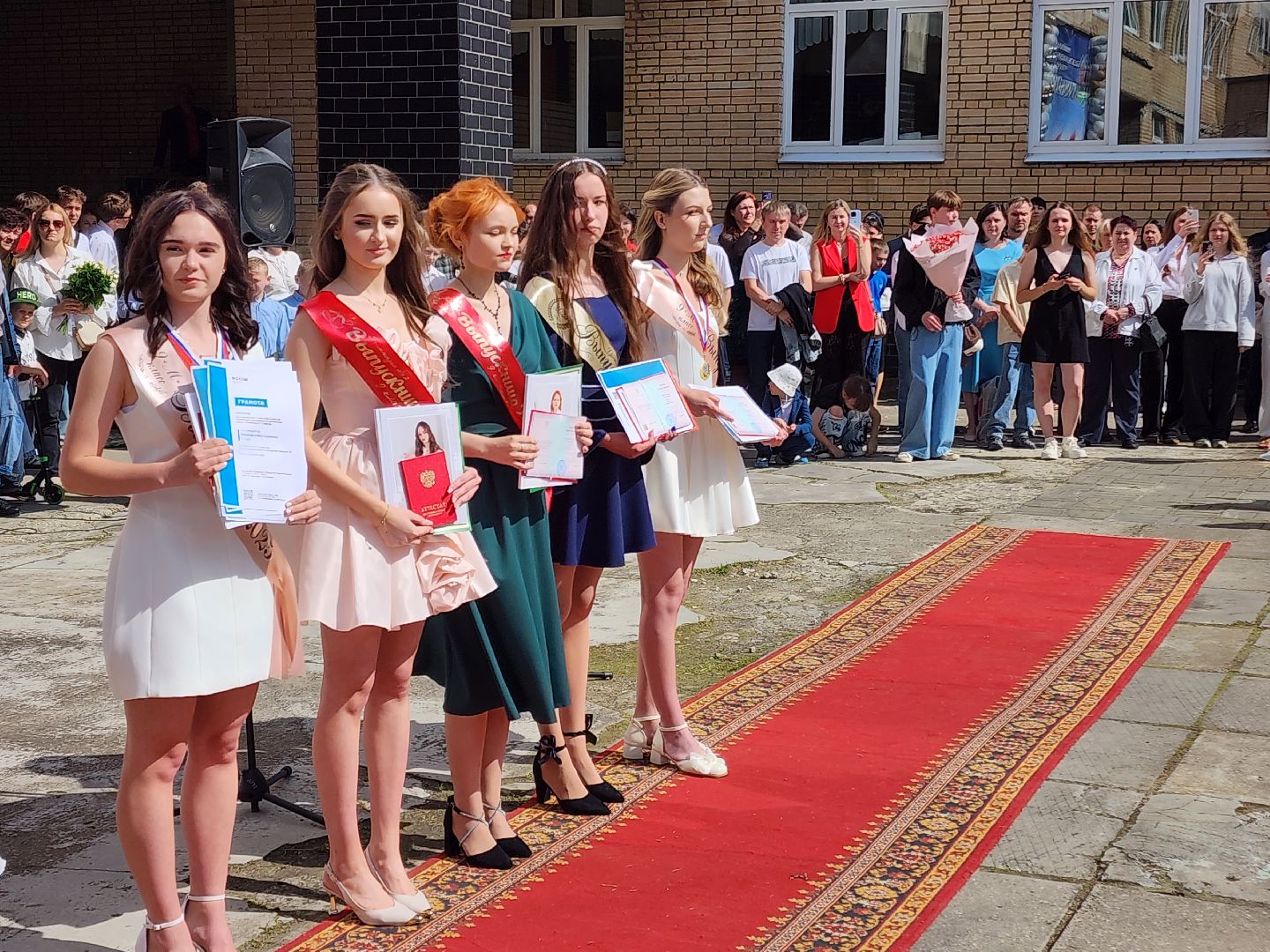 чехов, гимназия 2, девятиклассники, выпускной бал, аттестаты об общем образовании, вручение аттестатов, директор гимназии марина тарасова, поздравления, педагоги, родители, отличники, победители и призеры олимпиад,