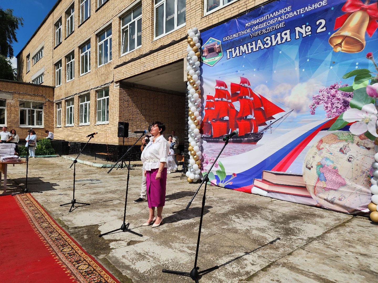 чехов, гимназия 2, девятиклассники, выпускной бал, аттестаты об общем образовании, вручение аттестатов, директор гимназии марина тарасова, поздравления, педагоги, родители, отличники, победители и призеры олимпиад,