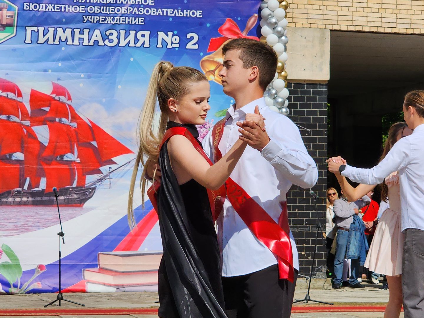 чехов, гимназия 2, девятиклассники, выпускной бал, аттестаты об общем образовании, вручение аттестатов, директор гимназии марина тарасова, поздравления, педагоги, родители, отличники, победители и призеры олимпиад,