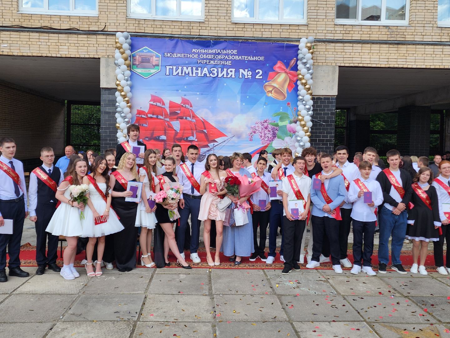 чехов, гимназия 2, девятиклассники, выпускной бал, аттестаты об общем образовании, вручение аттестатов, директор гимназии марина тарасова, поздравления, педагоги, родители, отличники, победители и призеры олимпиад,