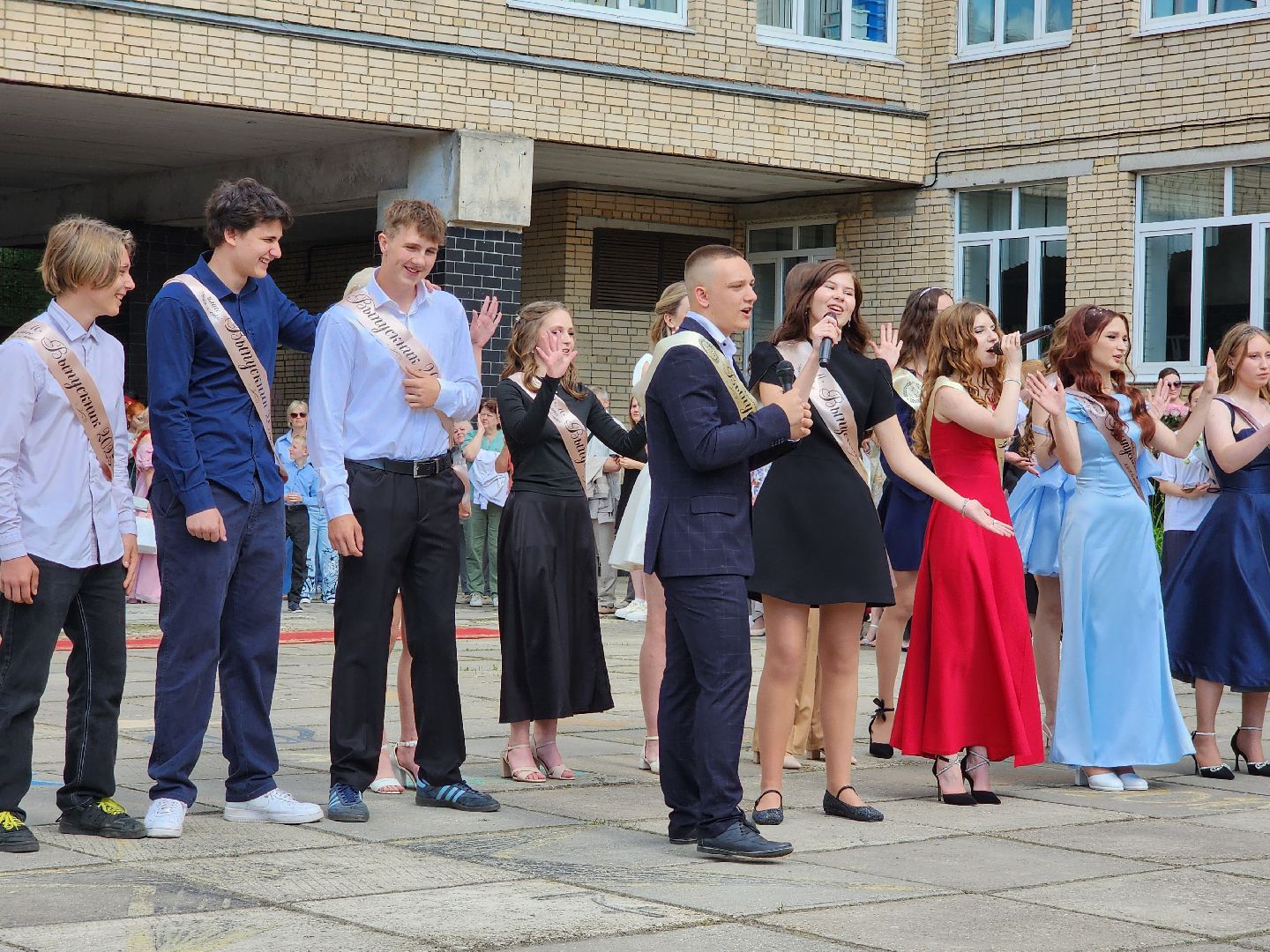 чехов, гимназия 2, девятиклассники, выпускной бал, аттестаты об общем образовании, вручение аттестатов, директор гимназии марина тарасова, поздравления, педагоги, родители, отличники, победители и призеры олимпиад,