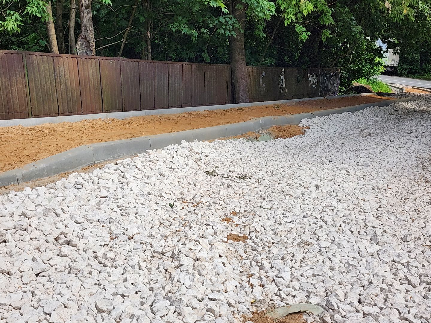 благоустройство, пушкинский городской округ, ивантеевка, благоустройство двора, бордюр, парковка,