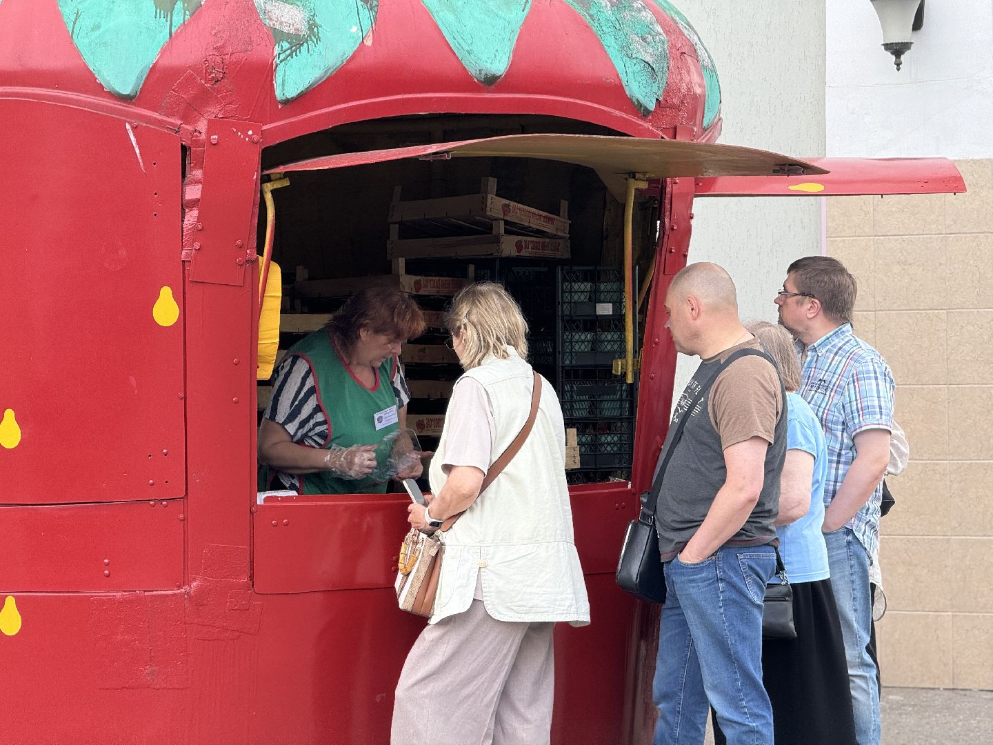 клубника, совхоз имени ленина , киоск клубничка, праздник урожая, ленинский городской округ,