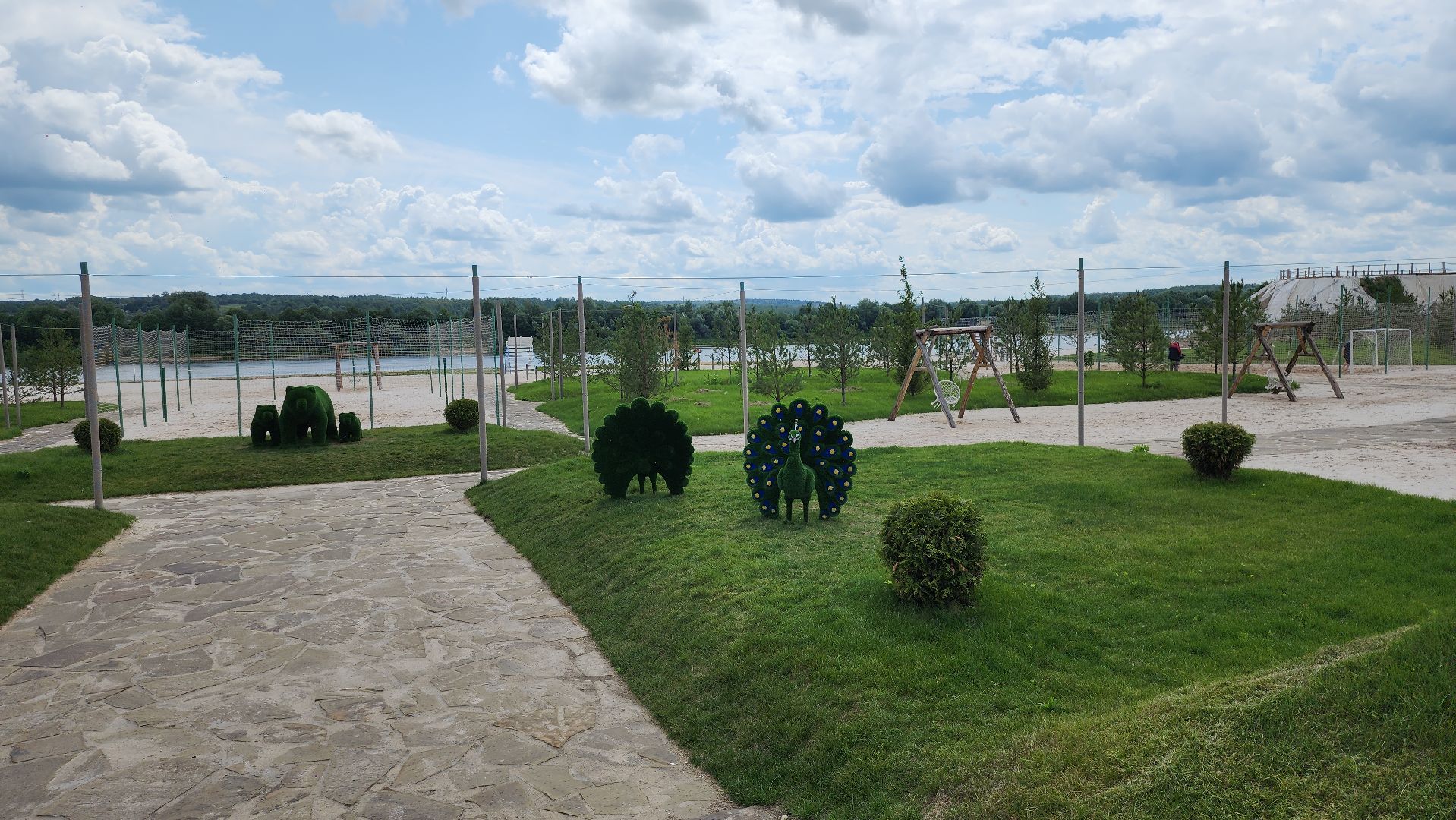 серпухов, подмосковье, река Ока, инсталляции, пляж, отдых у воды,