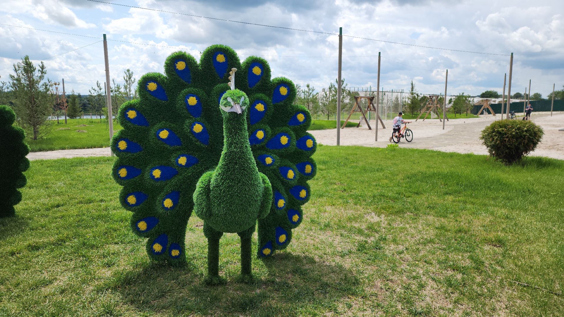 серпухов, подмосковье, река Ока, инсталляции, пляж, отдых у воды,