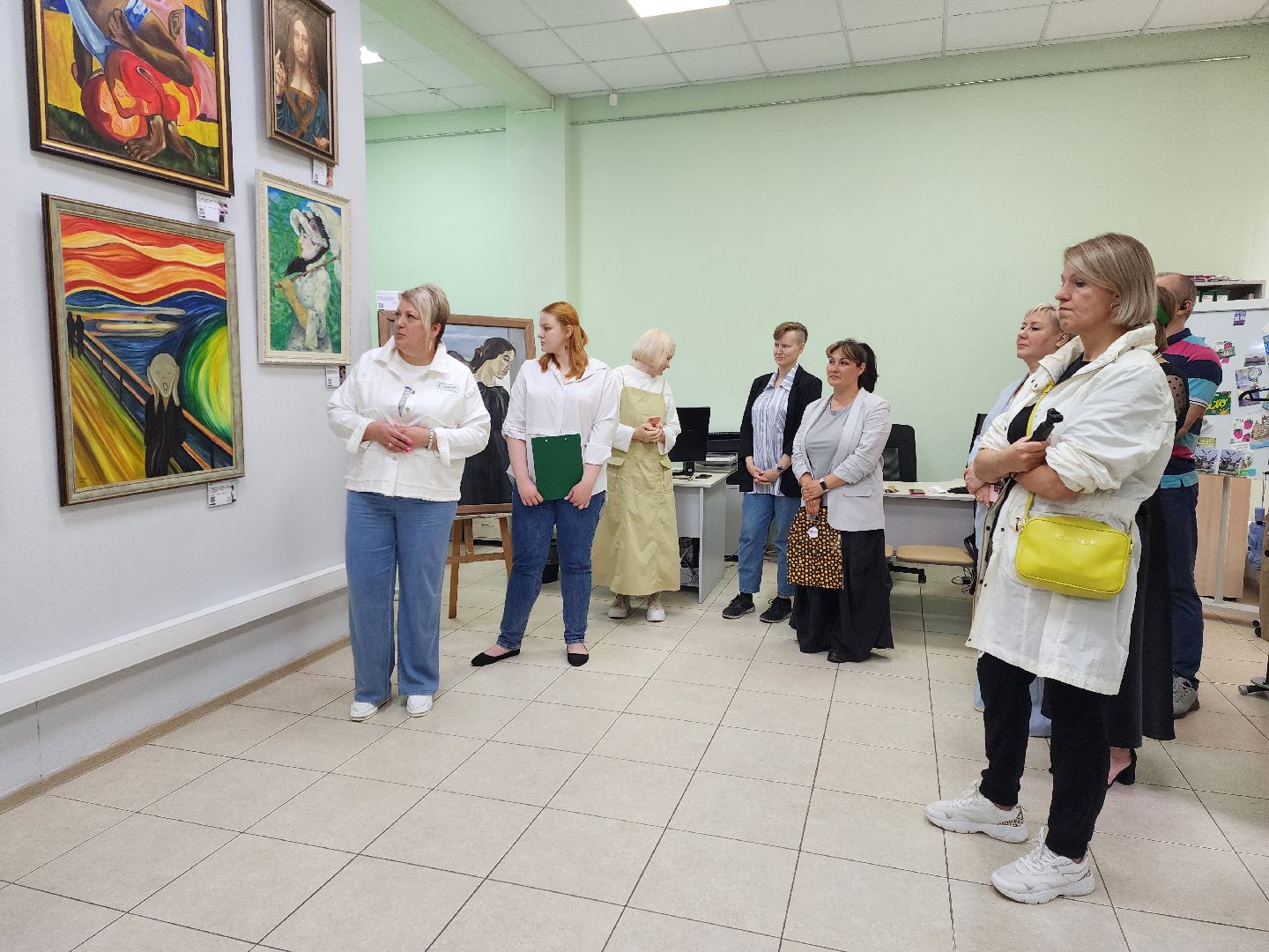 раменское, культура, художественная выставка в туристско-информационном центре , вольные копии по мотивам самых дорогих картин мира,