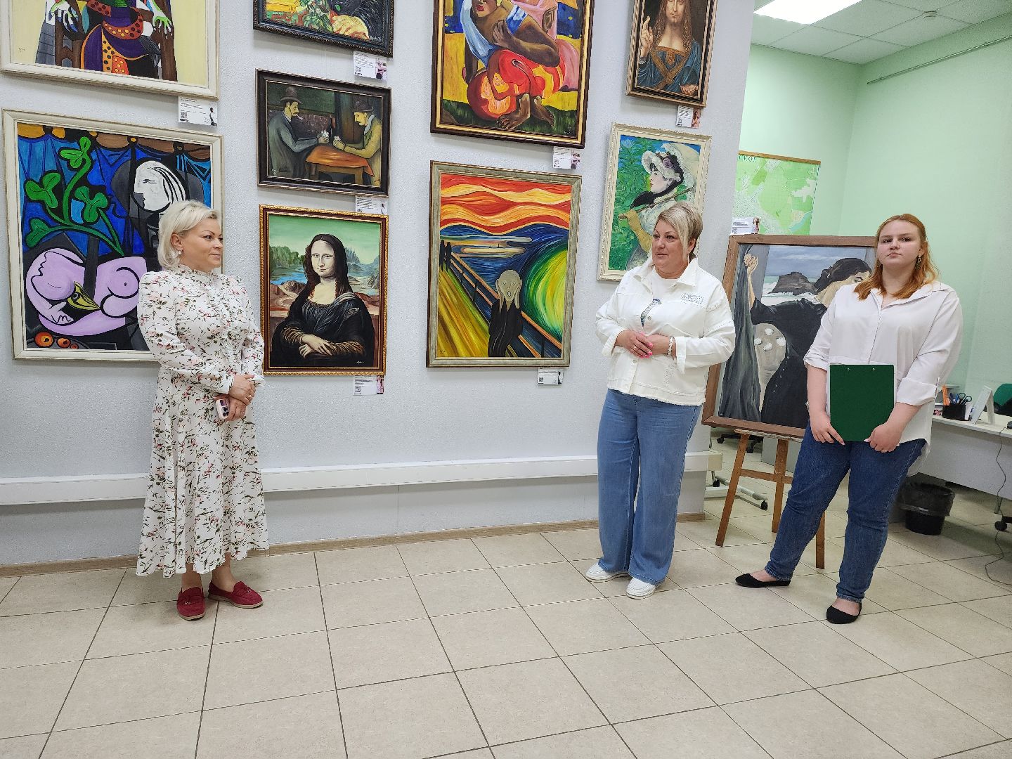 раменское, культура, художественная выставка в туристско-информационном центре , вольные копии по мотивам самых дорогих картин мира,