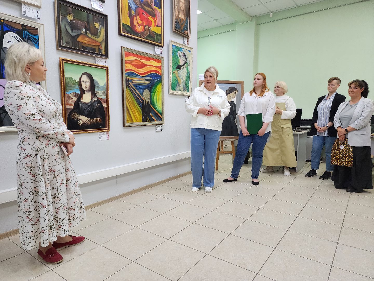 раменское, культура, художественная выставка в туристско-информационном центре , вольные копии по мотивам самых дорогих картин мира,