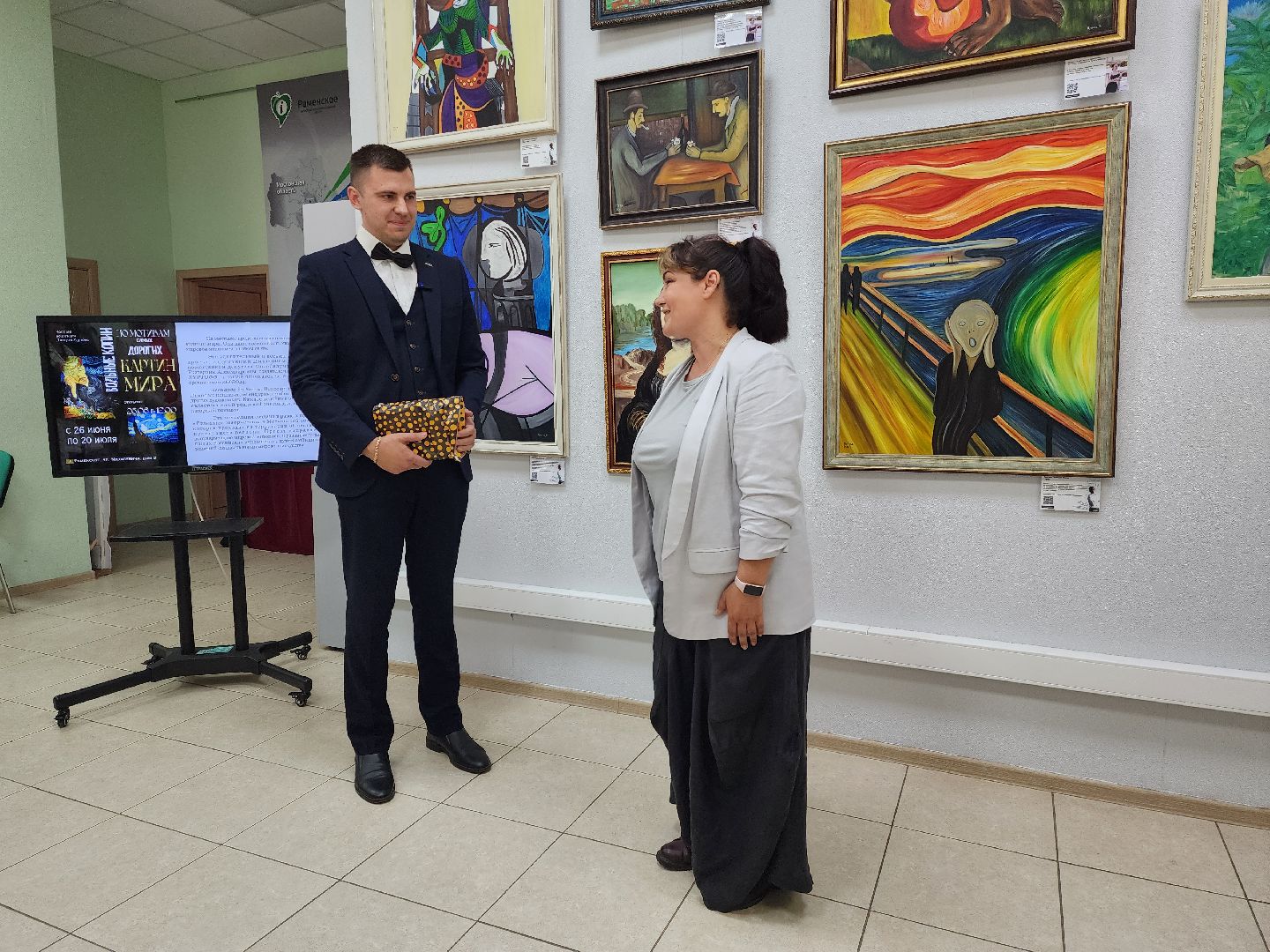 раменское, культура, художественная выставка в туристско-информационном центре , вольные копии по мотивам самых дорогих картин мира,