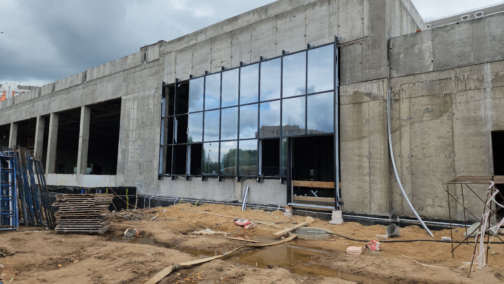 фок с бассейном, Лобня, Остекление ,Черновой пол,