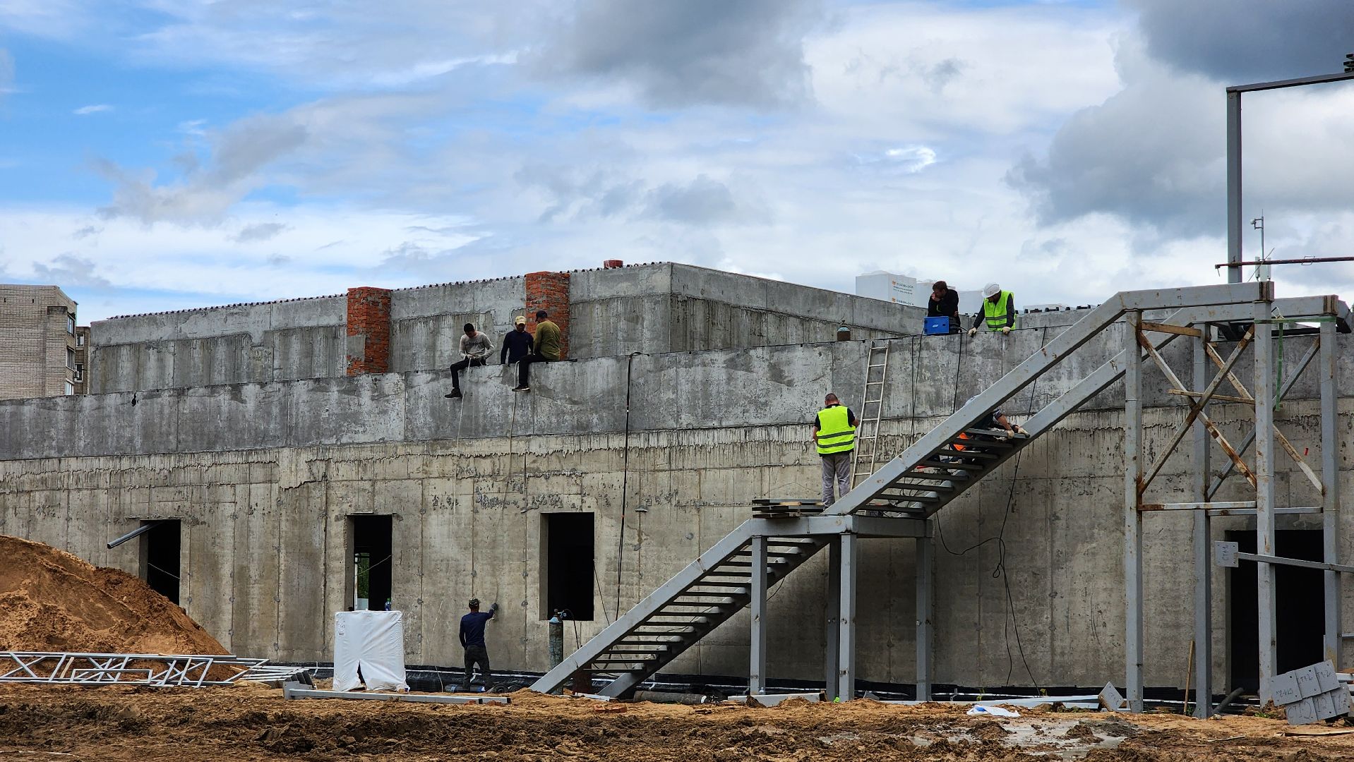 фок с бассейном, Лобня, Остекление ,Черновой пол,