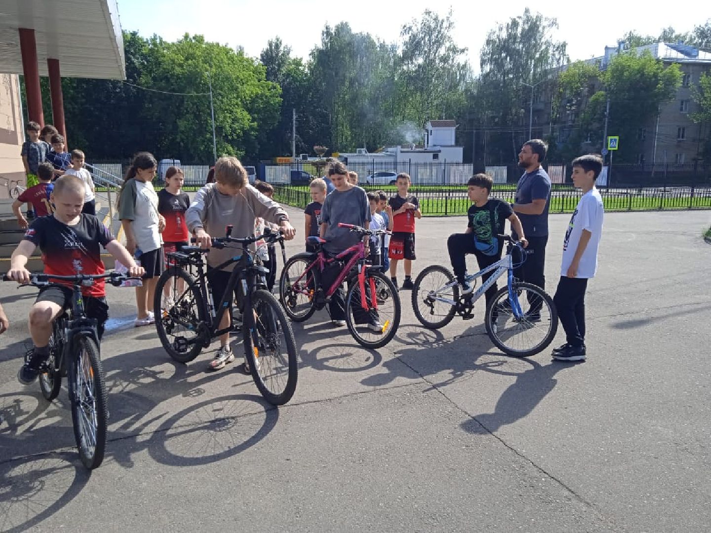 пушкинский округ, поселок, велопробег памяти, дом культуры,дети, велосипедисты,герои вов,дань памяти,памятник вов,минута молчания,вертикалки,